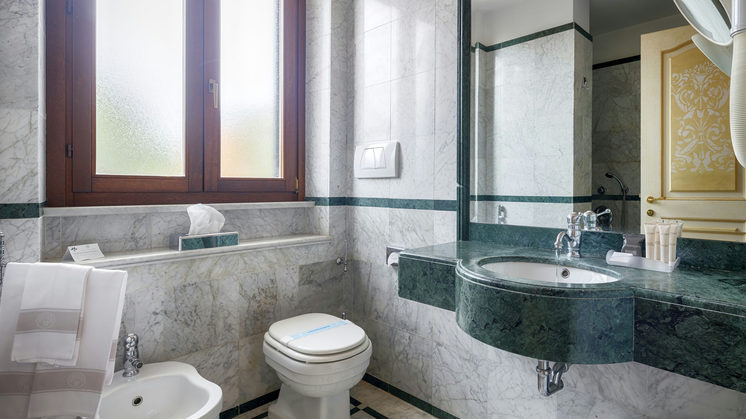 hotel-villa-san-pio-rome-bathroom-5