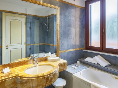 hotel-villa-san-pio-rome-bathroom-1