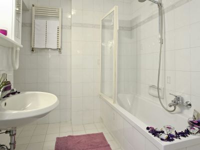 hotel-villa-san-lorenzo-maria-rome-bathroom-1