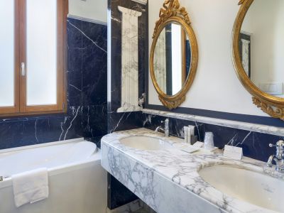 hotel-villa-san-pio-rome-bathroom-3